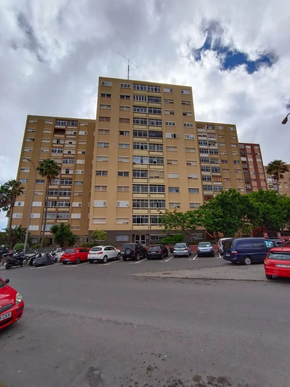 La Feria three-bedroom flat with balcony