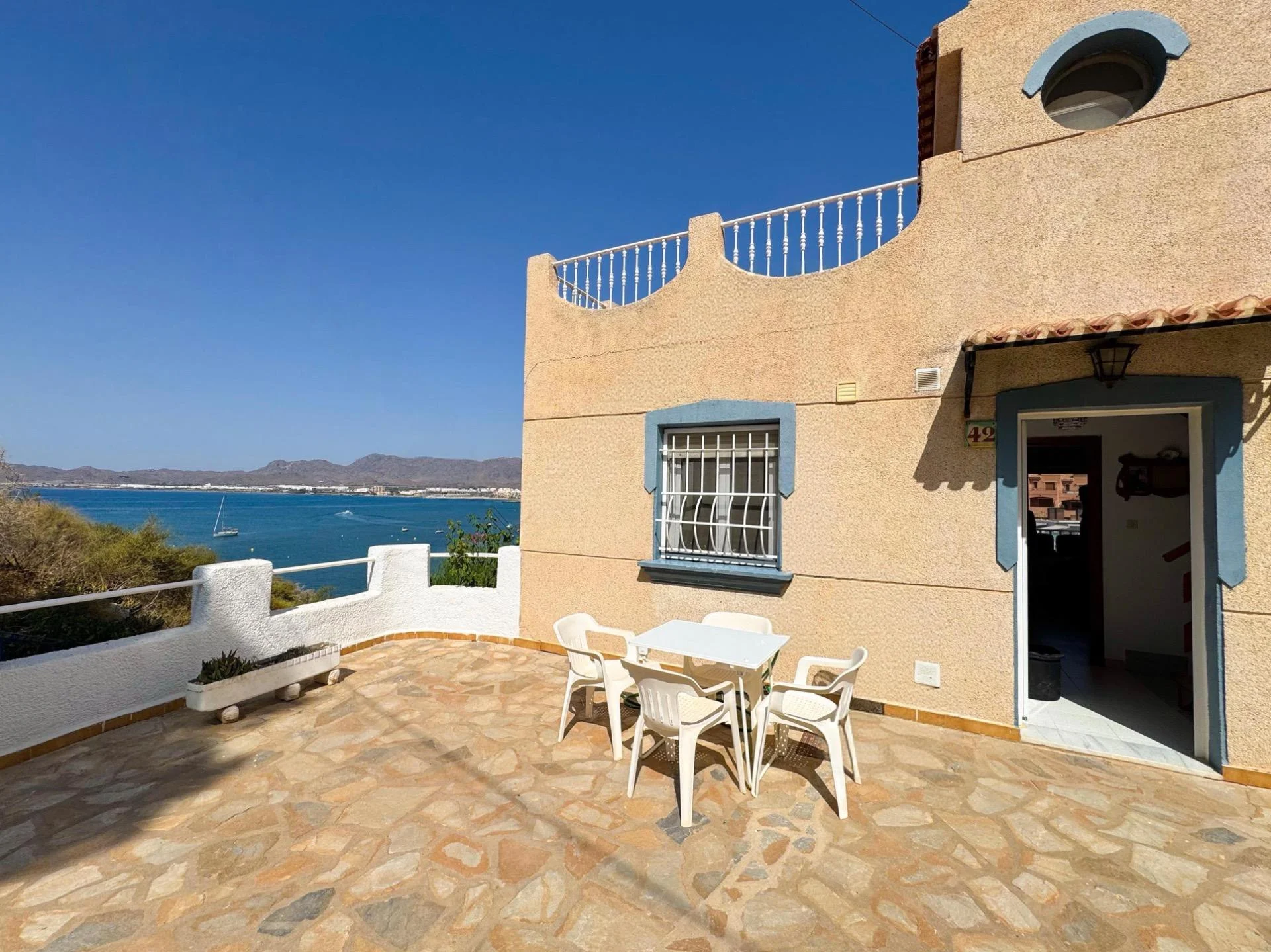 Townhouse with private beach access