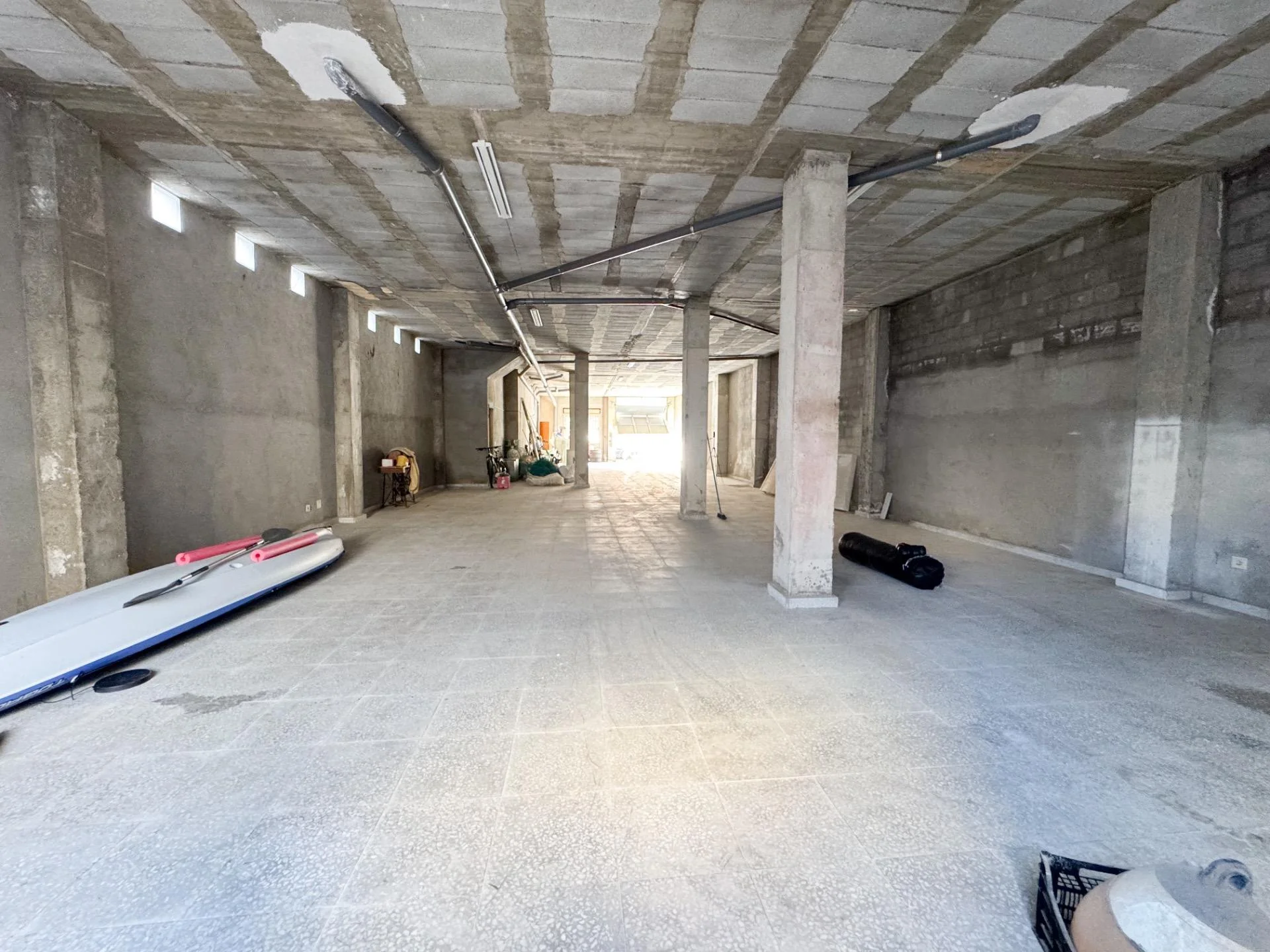 Almacén de 225 m² con potencial de cambio
