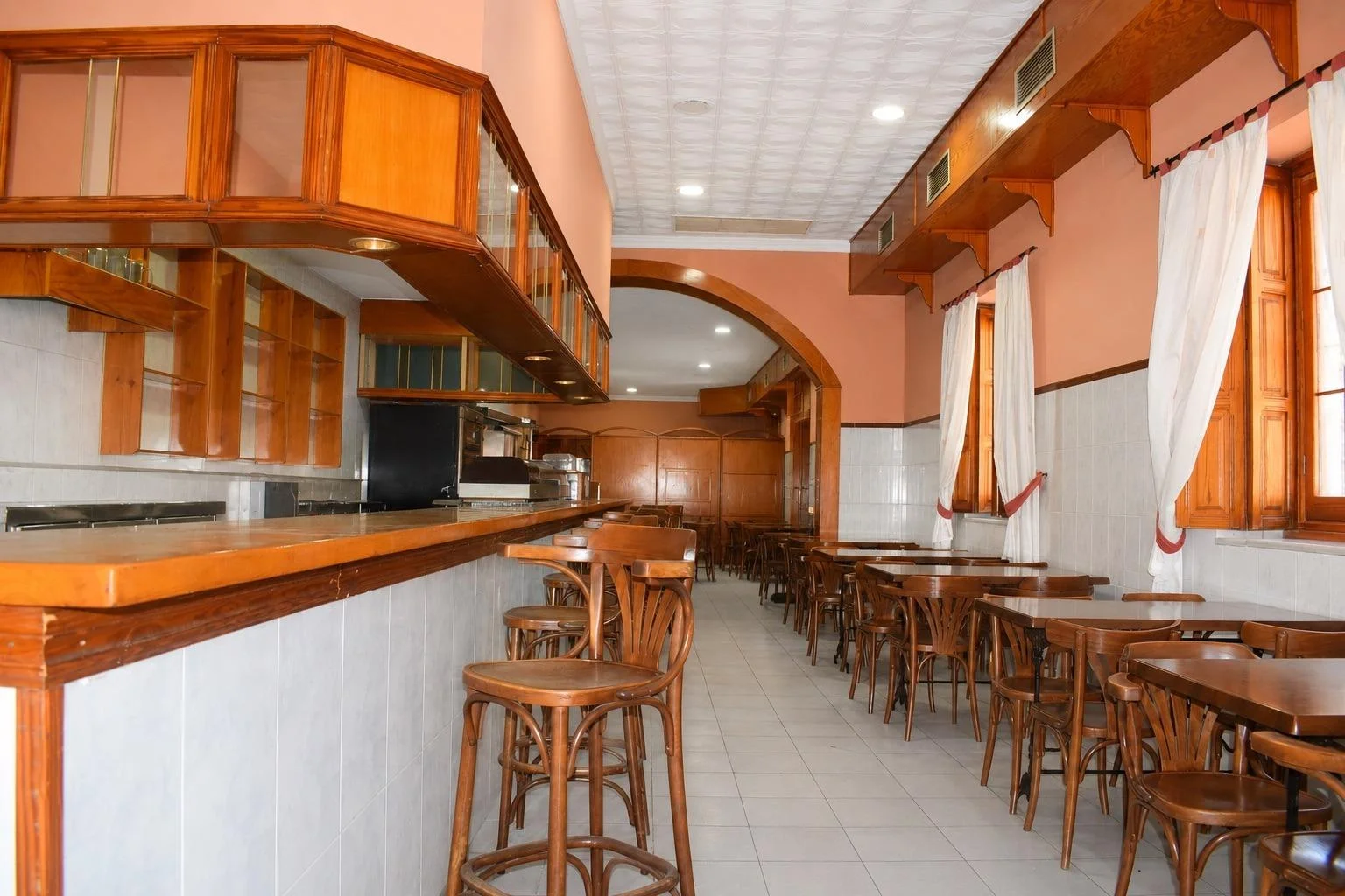 Local comercial equipado de 175 m² en Cartagena