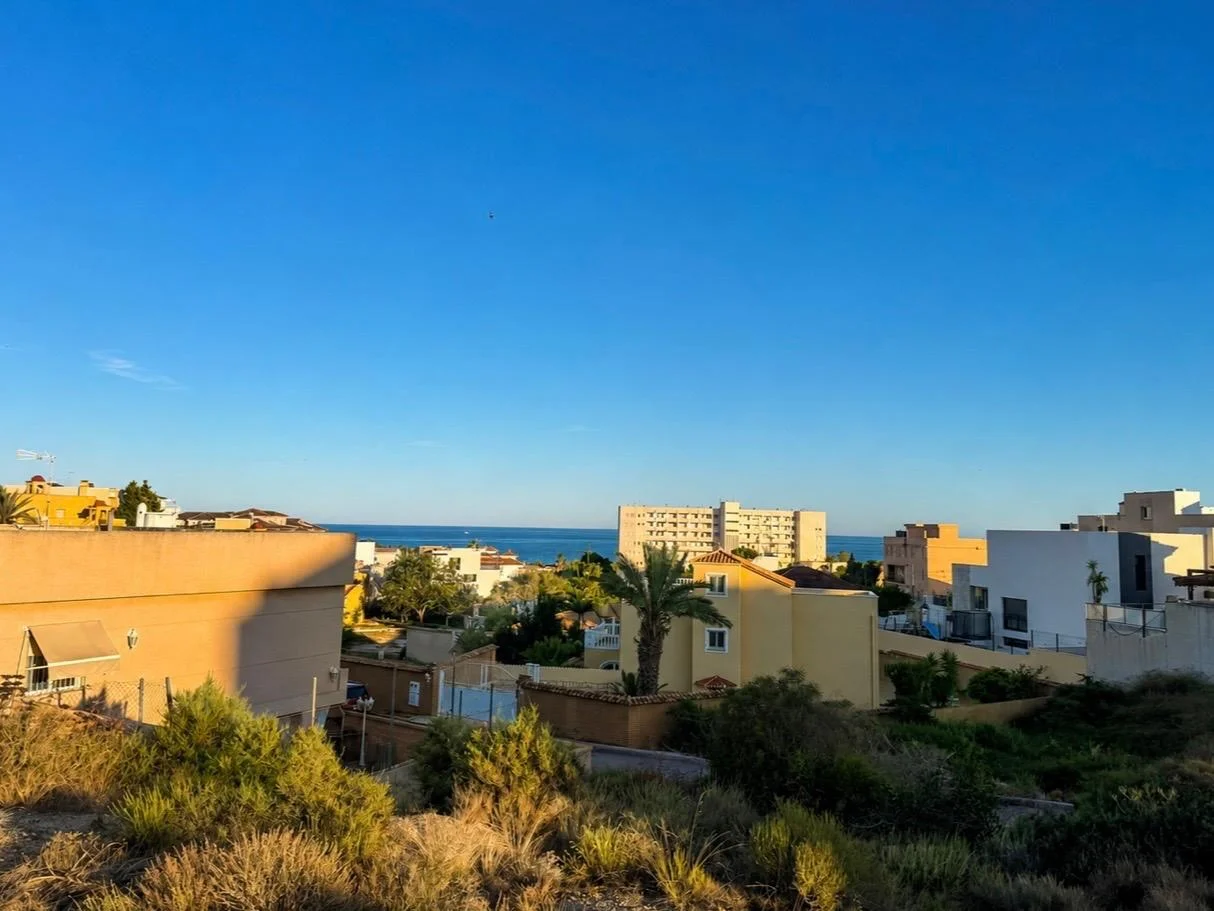 Coastal plot with sea views, 535m²