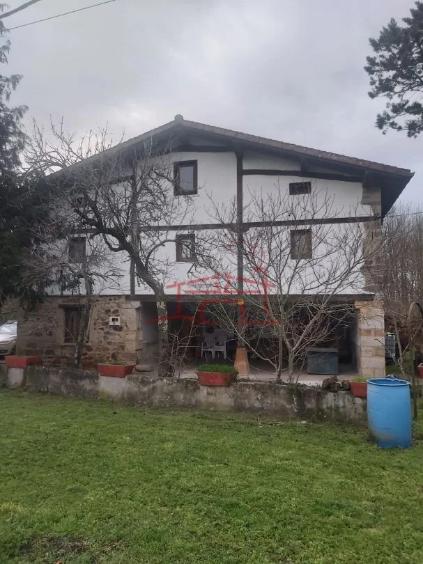 Five-bedroom caserío with 500 m² plot