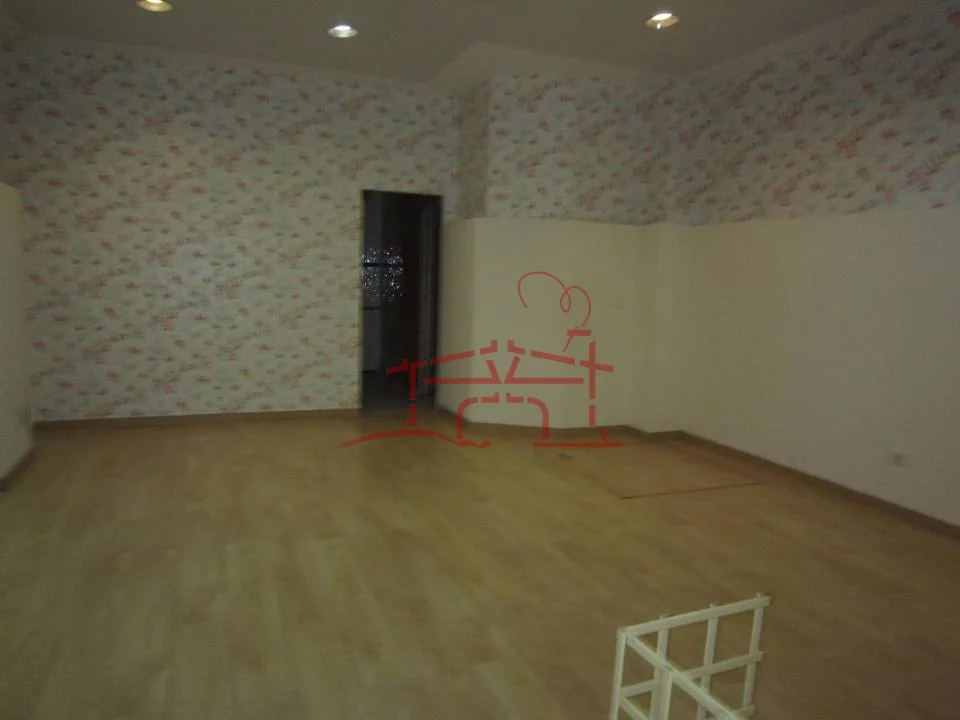 Street-front commercial unit, 3 rooms
