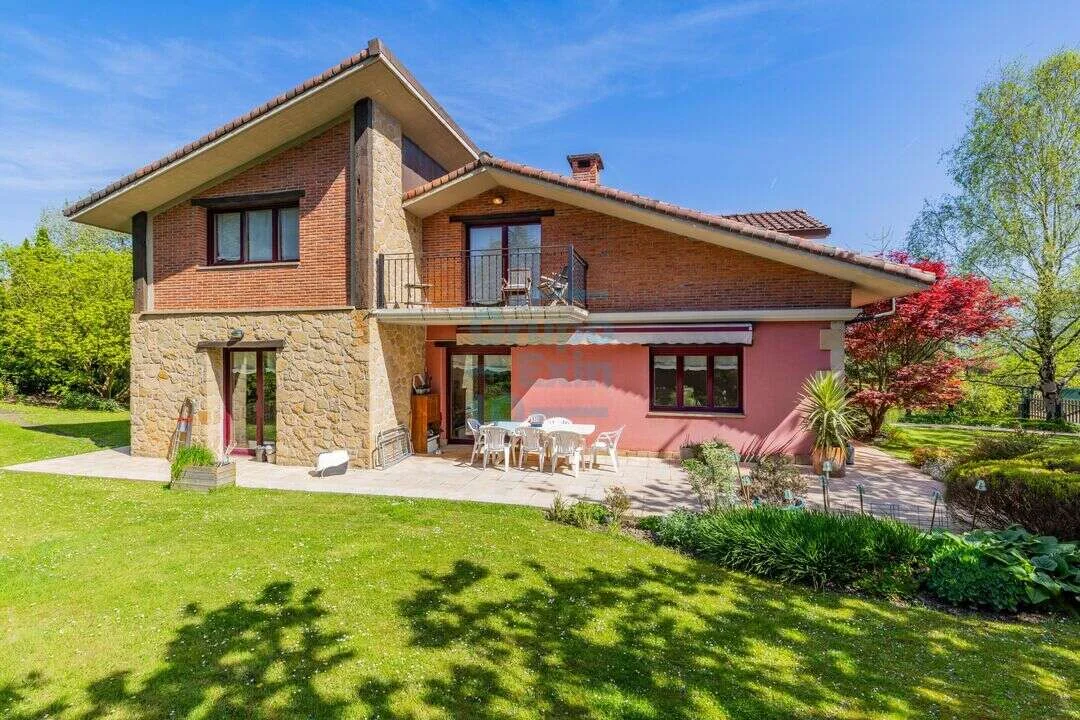 Independent Zorroaga house, four bedrooms