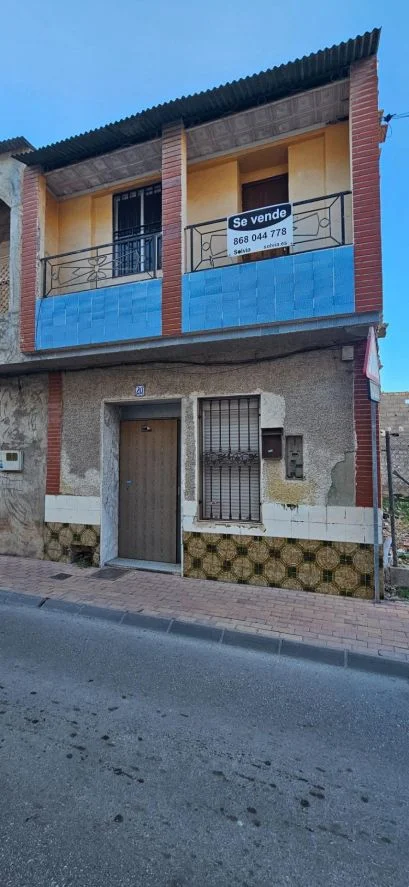 Casa céntrica para reformar en Ceutí, tres dormitorios