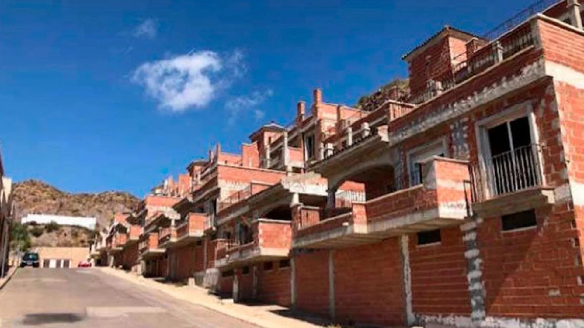 Halted 20-home building in Águilas