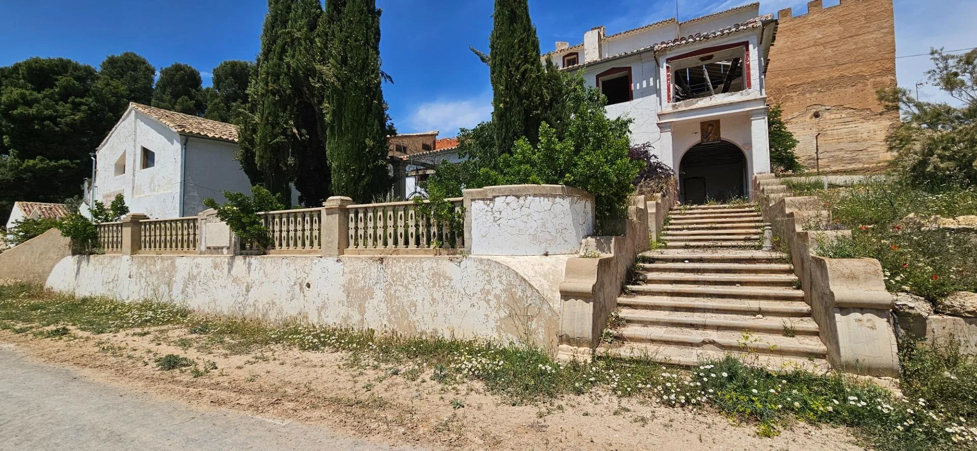 Rural hotel complex with 20,000 m² grounds