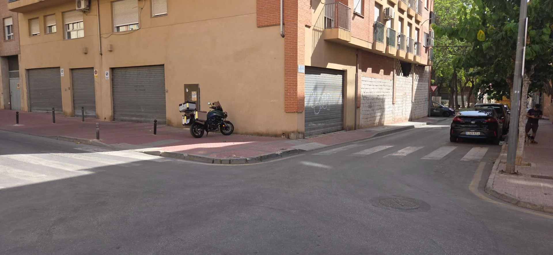 Local esquinero en Alcantarilla