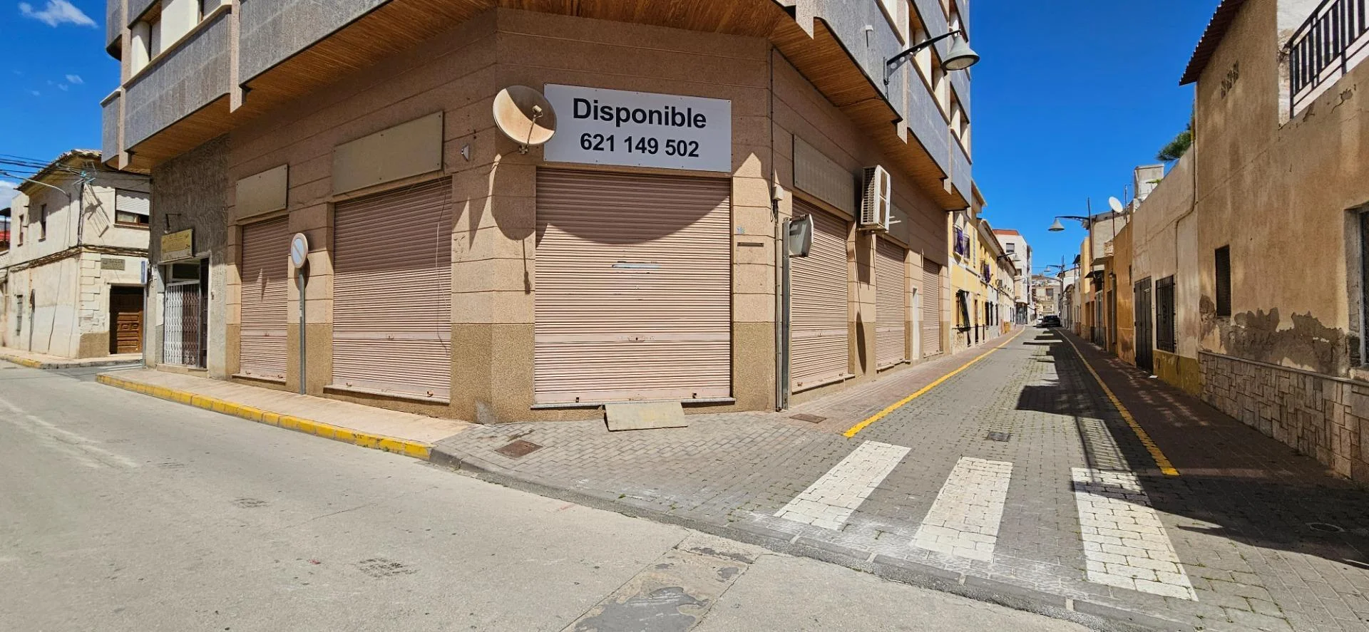 Corner commercial unit in Santomera, 218 m²