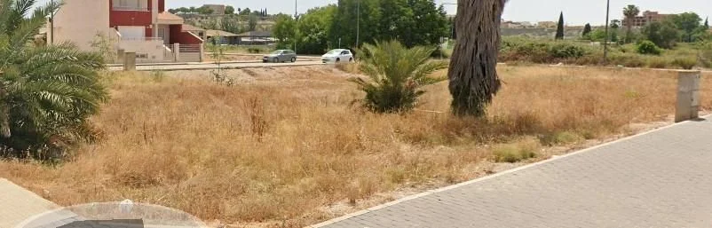 Corner plot near Juan Pablo II Park