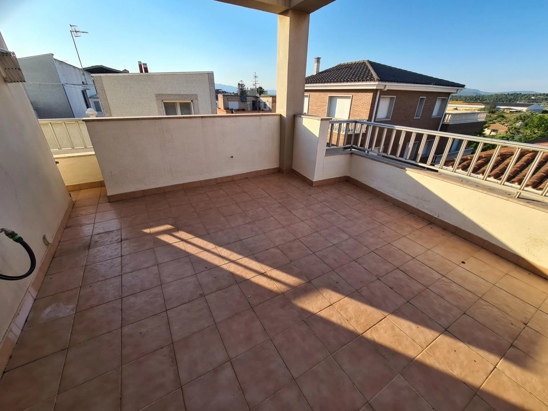 Casa grande en Masdenverge con almacén