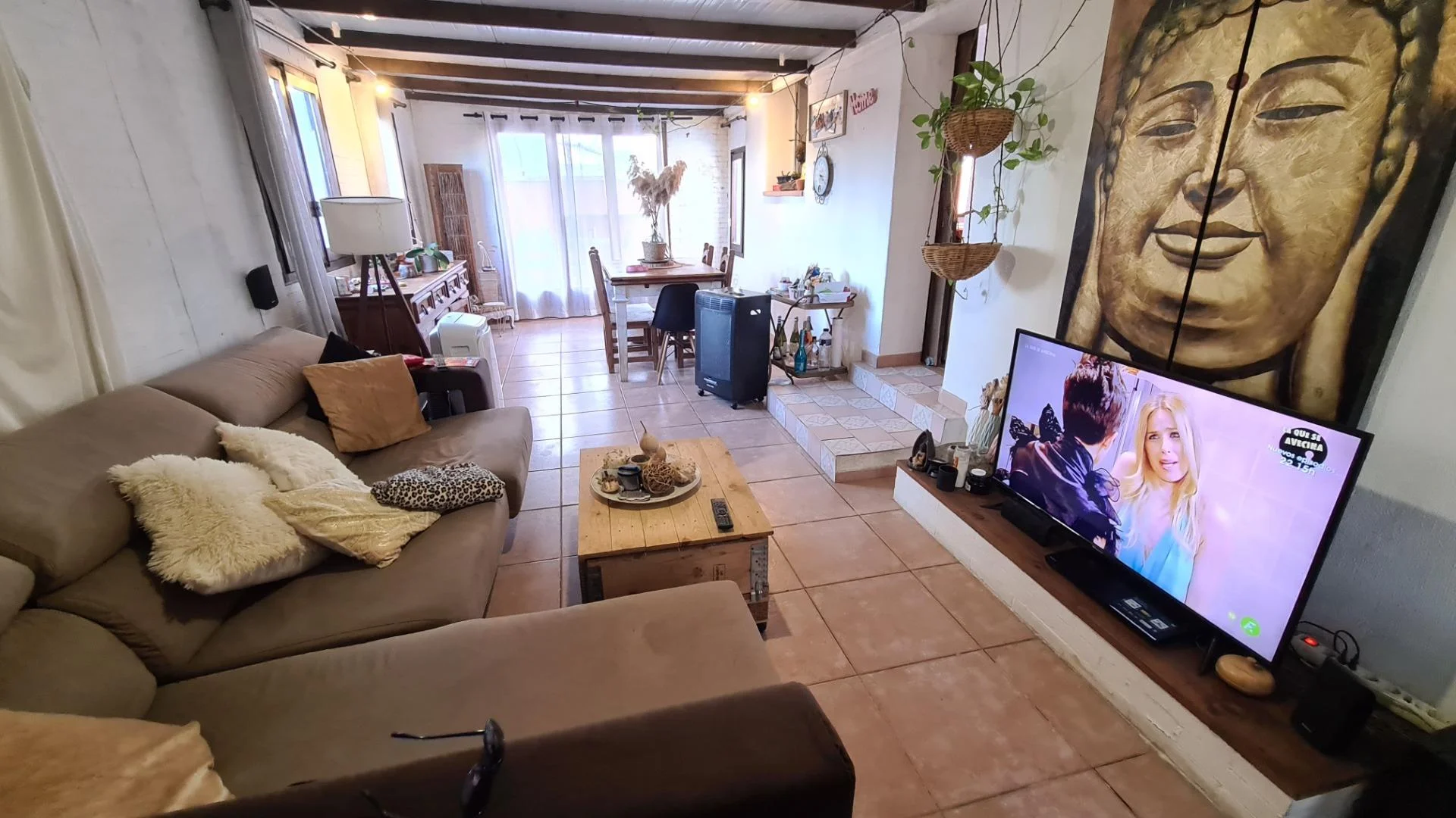 Chalet costero con piscina y anexo