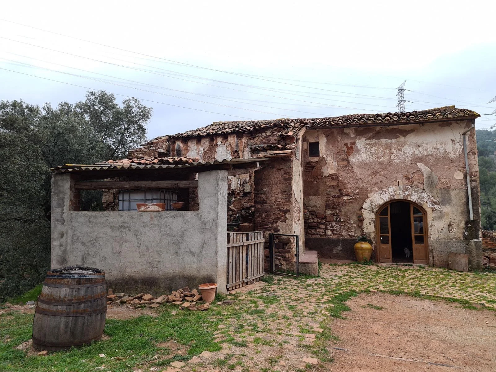 Large rural masia with 470,000 m² land