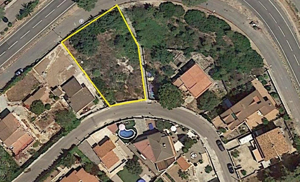 Urban plot in El Castell, 898 m²