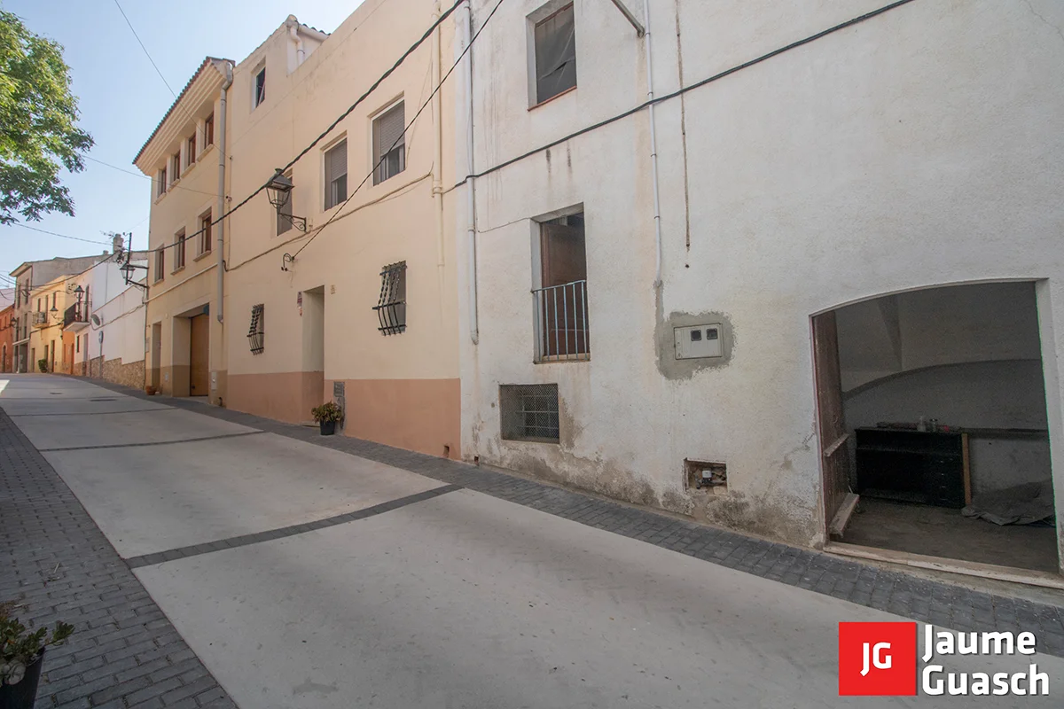 Four-floor village house, three bedrooms
