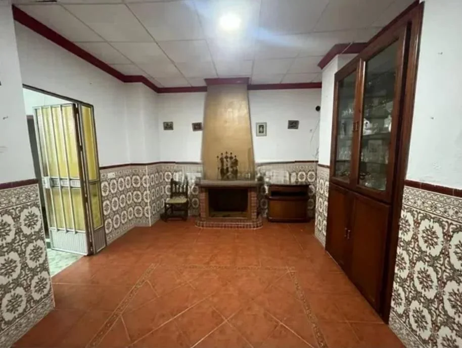 Four-bedroom house in Benamejí