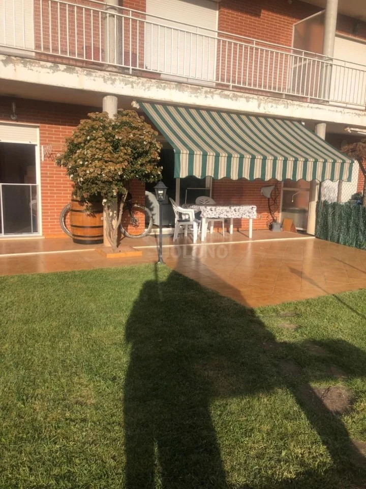 Apartamento en buen estado con piscina compartida
