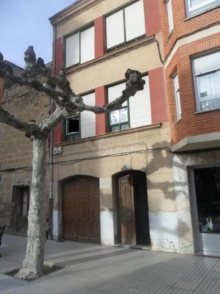 Apartamento con lonja comercial, 2 habitaciones