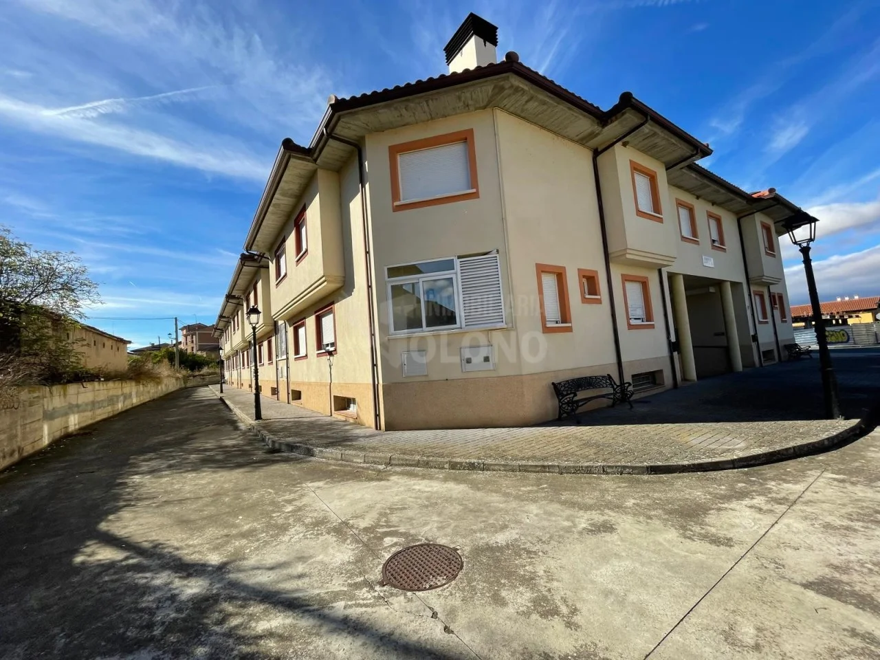 Ground-floor apartment with garage