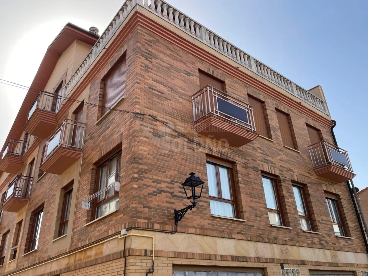 Apartamento céntrico de dos dormitorios con lonja