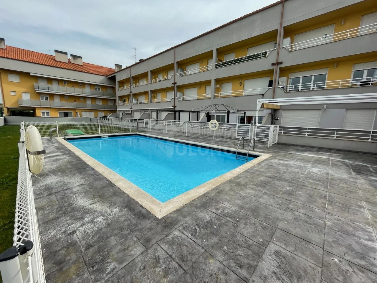 Furnished apartment with communal pool