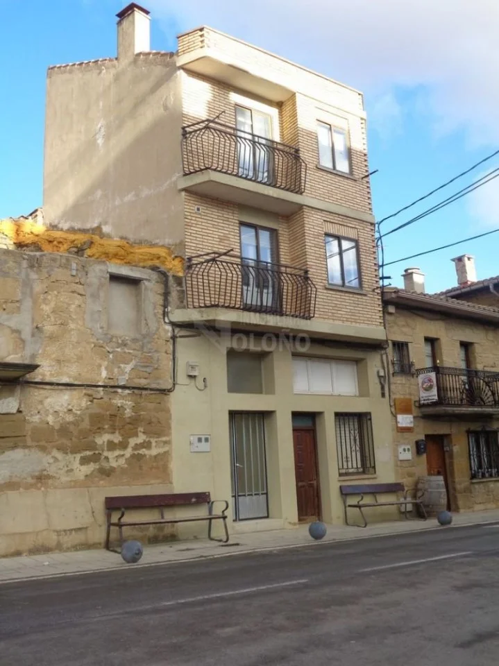 Casa de dos habitaciones con bajo cubierta