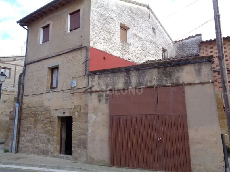 Casa para reformar en Briones, tres dormitorios