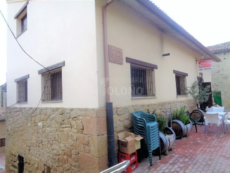 Operating bar with reformable stone house