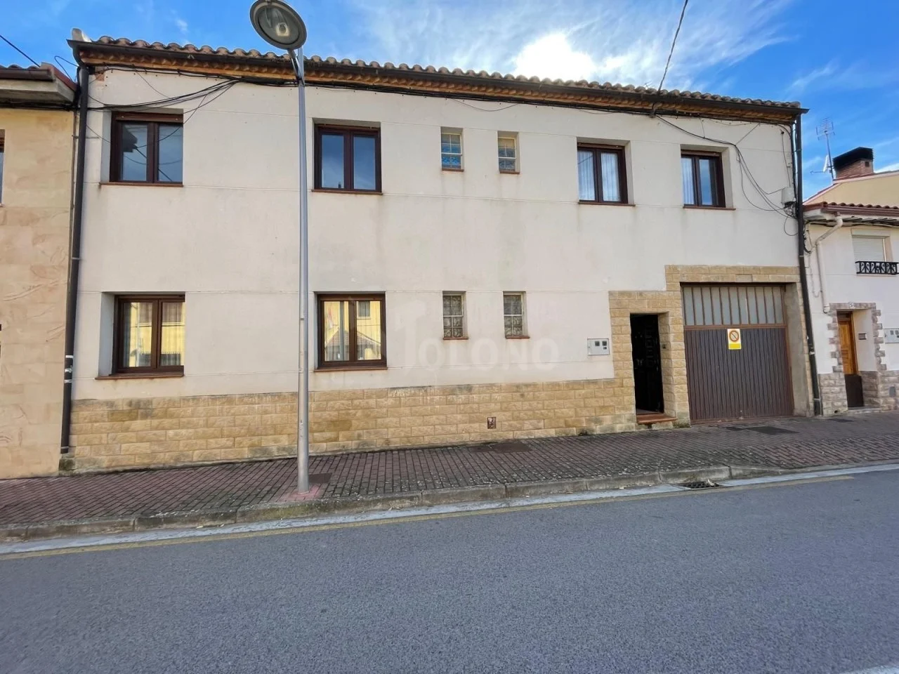 Renovation building on 1,217 m² plot