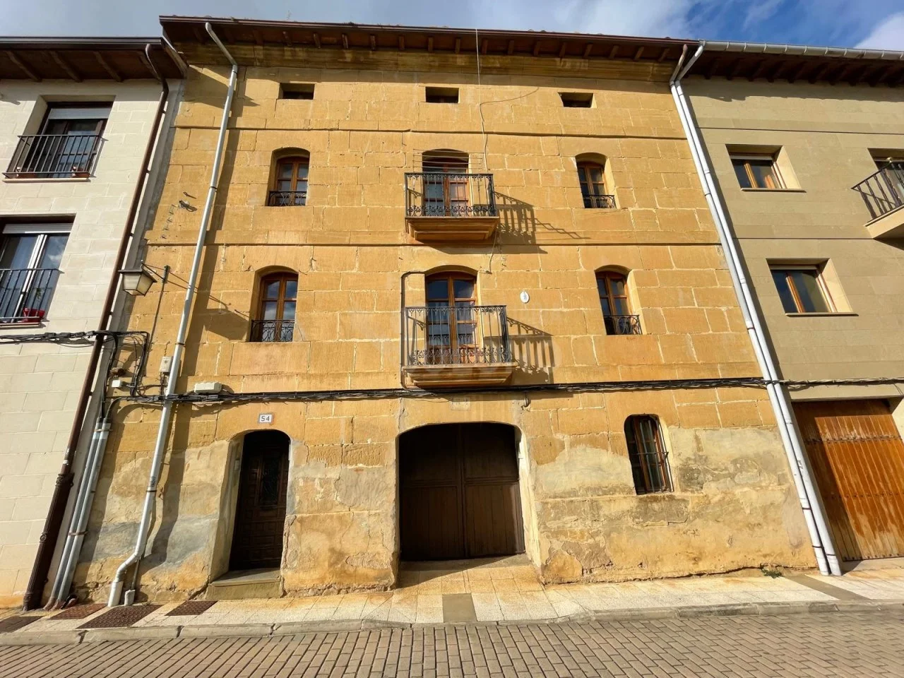 Casa de pueblo de piedra con 352 m²