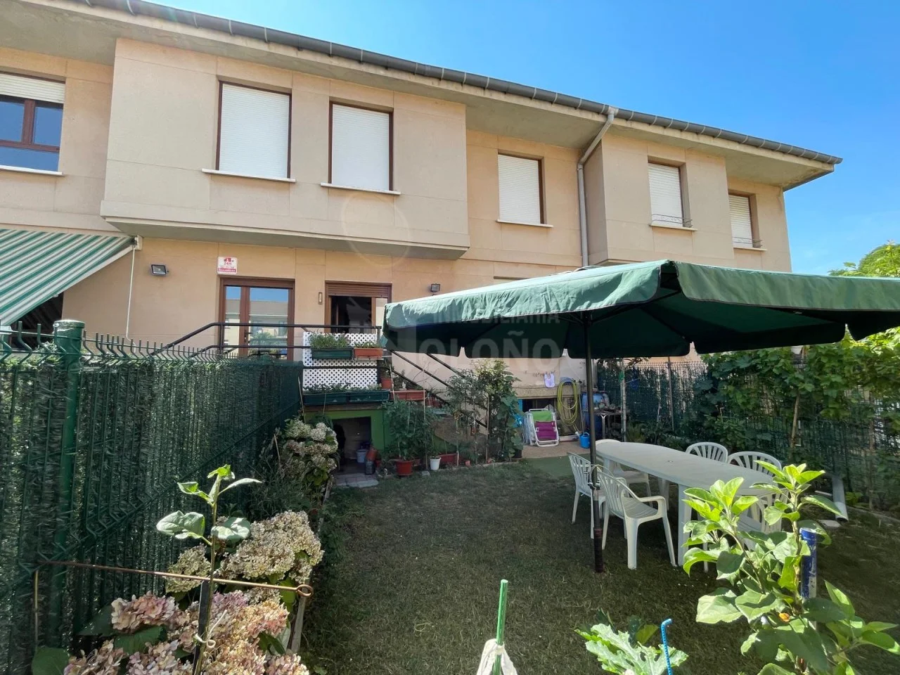 Chalet de cuatro dormitorios con jardín privado