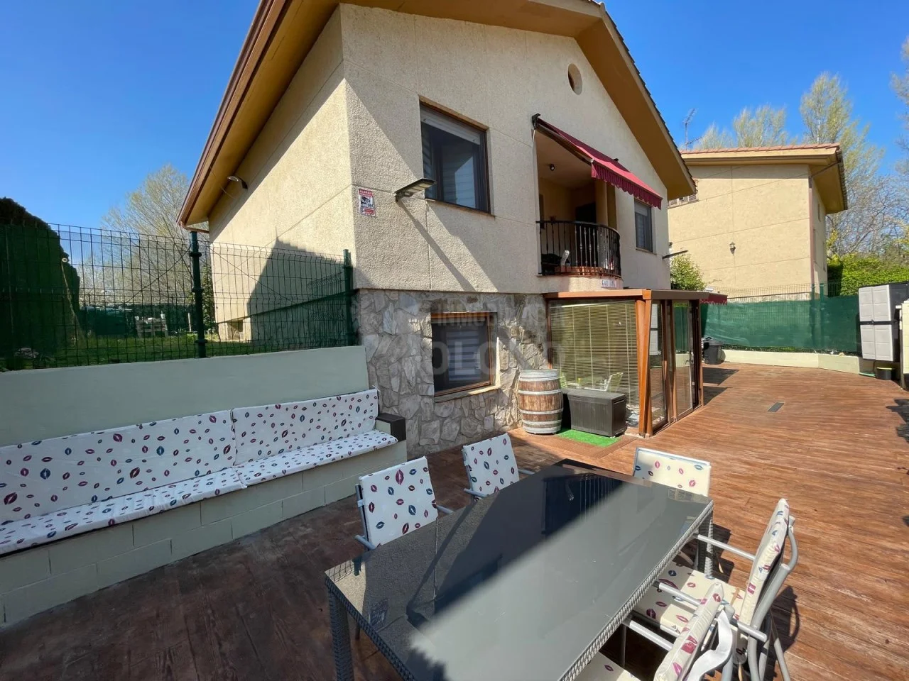 Chalet dúplex en buen estado, cuatro dormitorios