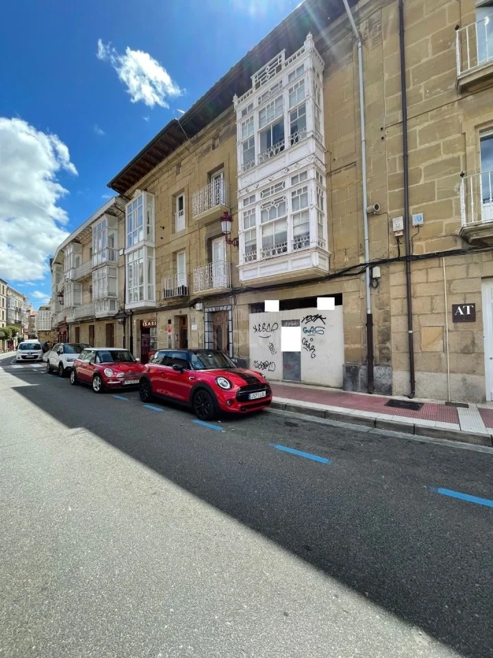Street-front Haro commercial unit, 210 m²