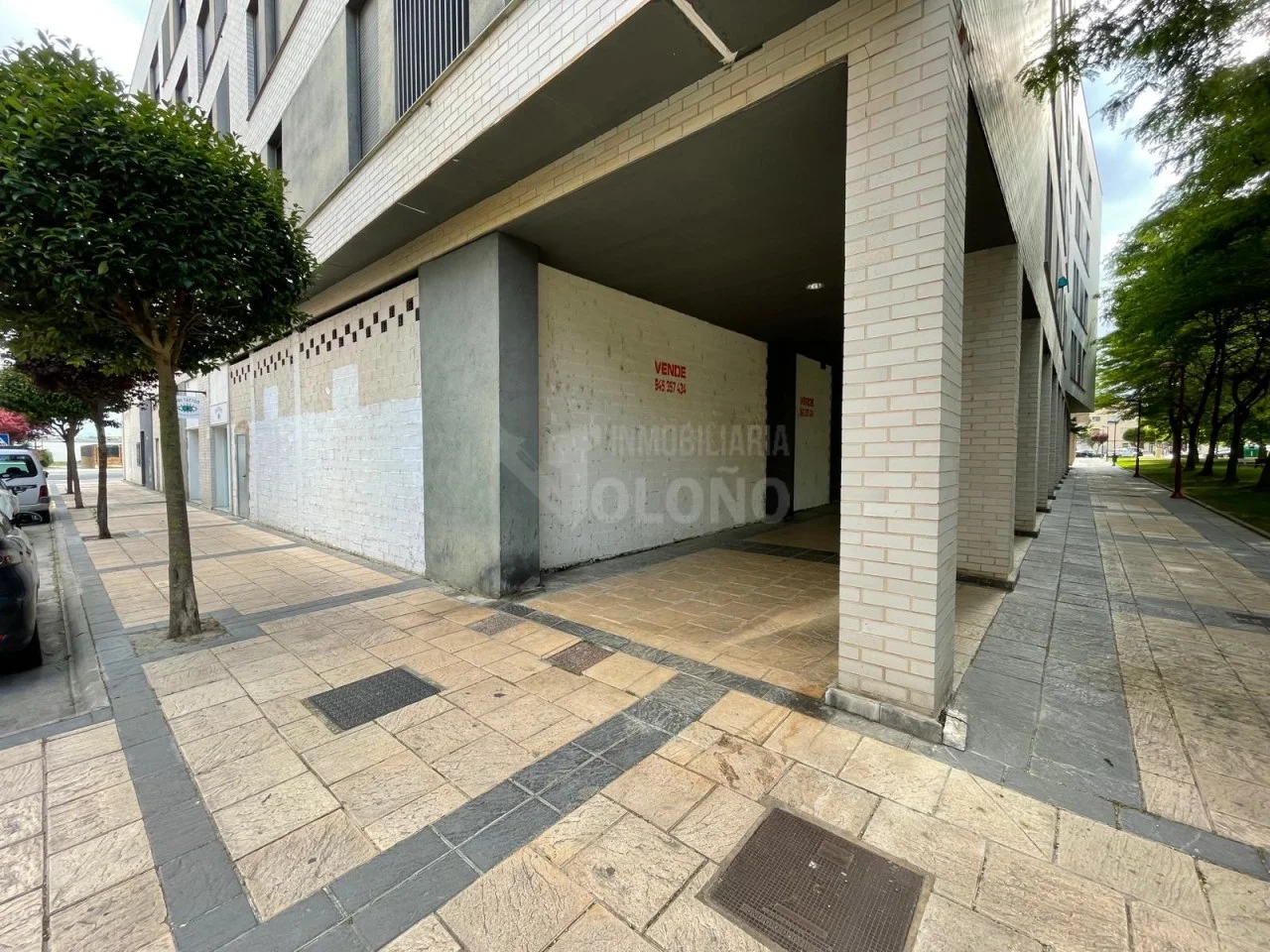 Corner retail unit in Haro, 112 m²