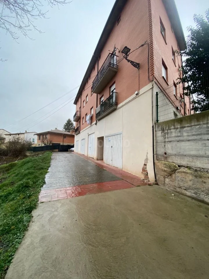 Versatile garage near river, 30 m²