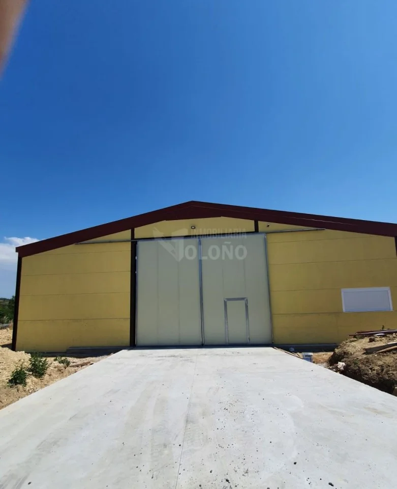 Pabellón agrícola en parcela rústica