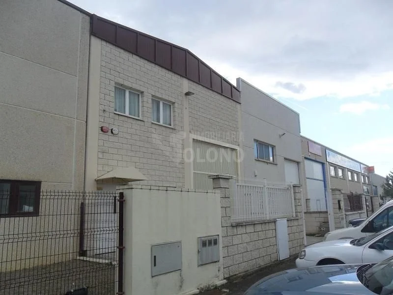 Industrial pavilion in Haro, 303 m²