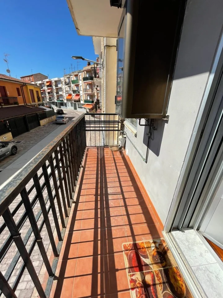 Renovated central flat with terrace