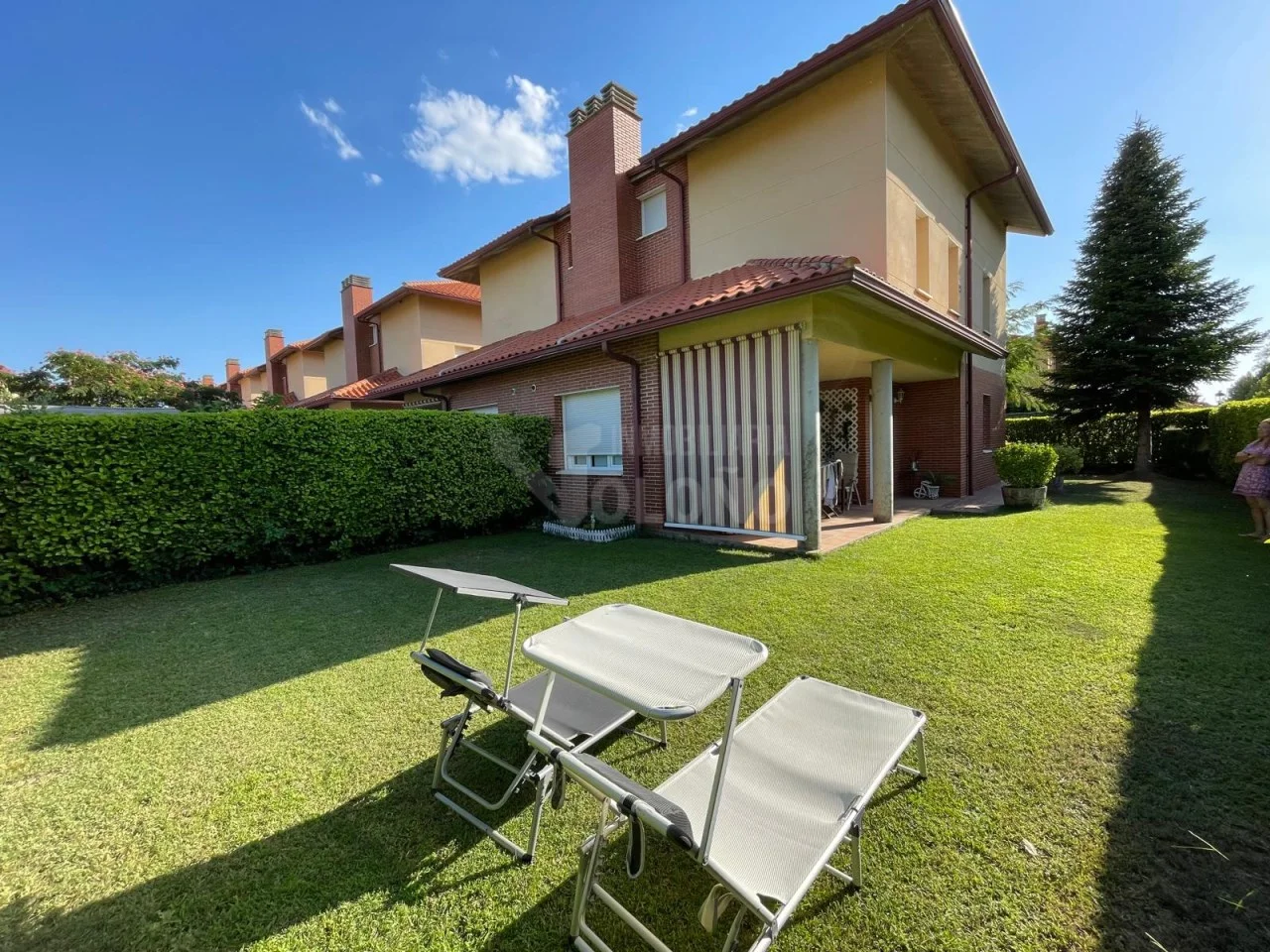 Chalet en Anguciana con jardín de 200 m²