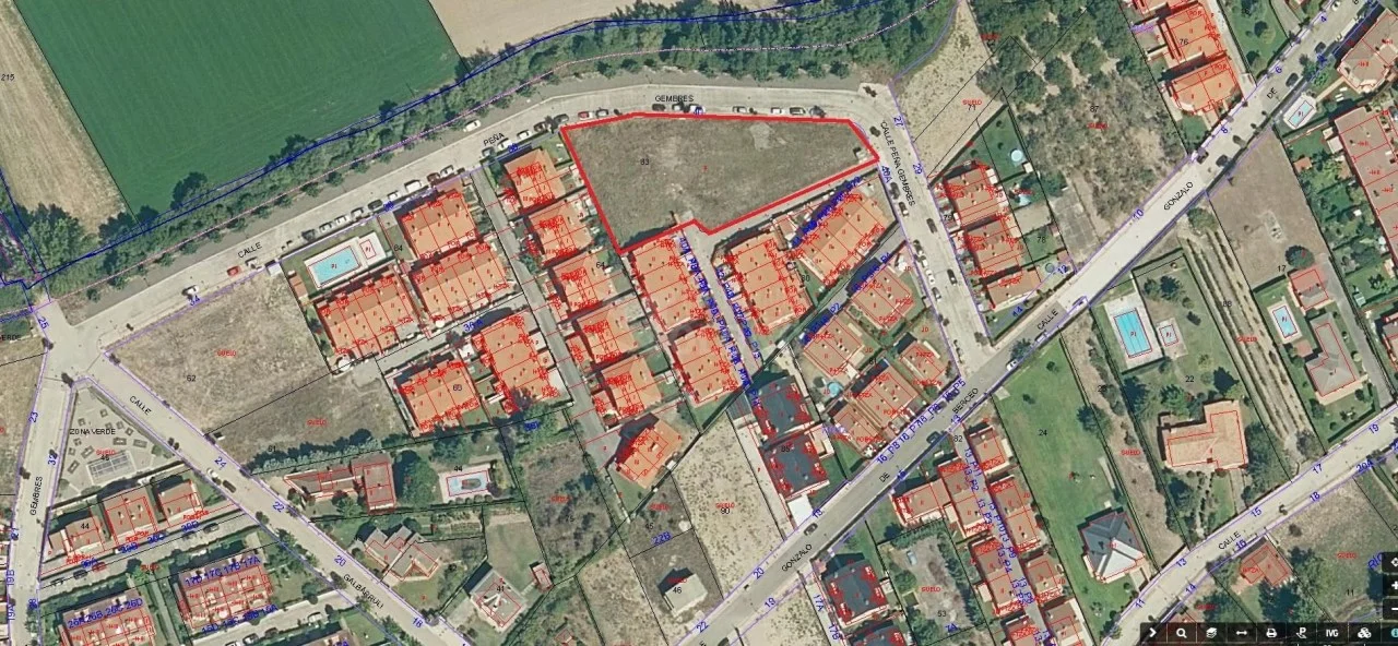 Solar urbano con desarrollo residencial
