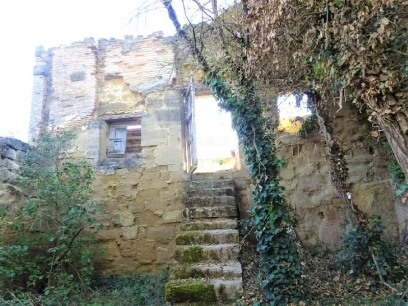 Solar urbano con cueva de 75 m²