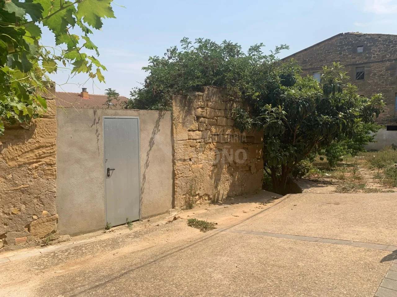 Solar urbano junto al castillo, 172 m²