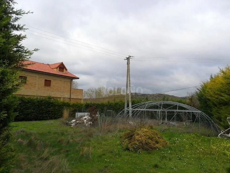 Solar urbano para cinco adosados