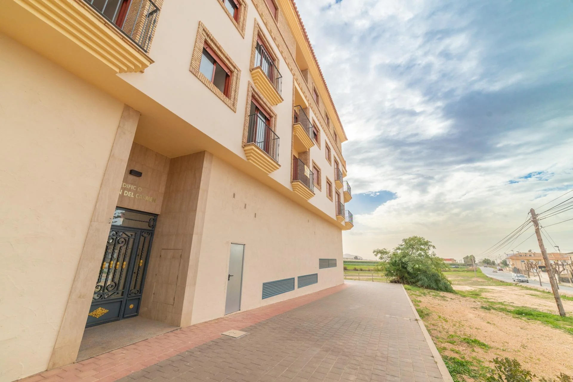 Apartamento nuevo de tres dormitorios en Avileses