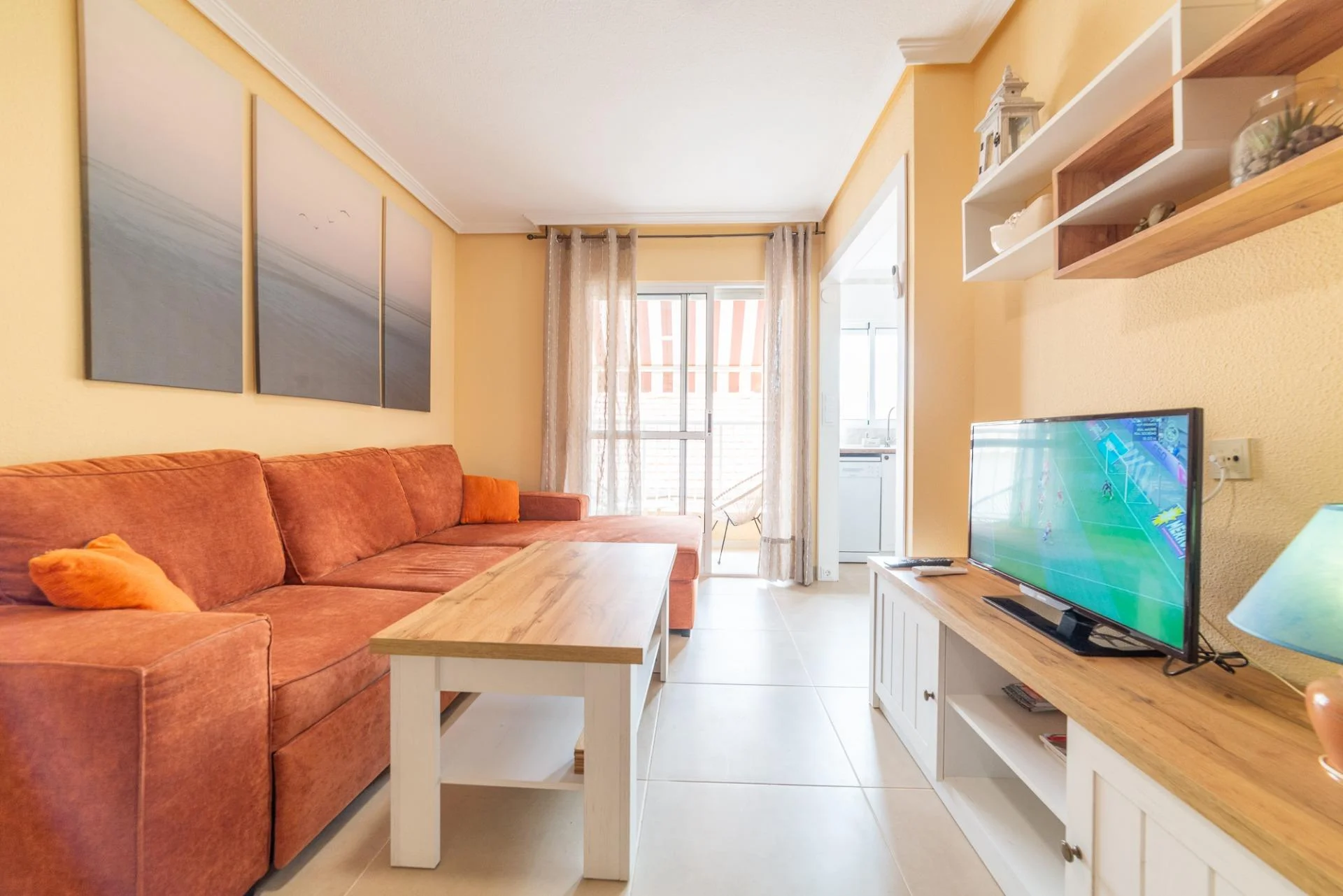 Apartamento costero renovado de dos dormitorios