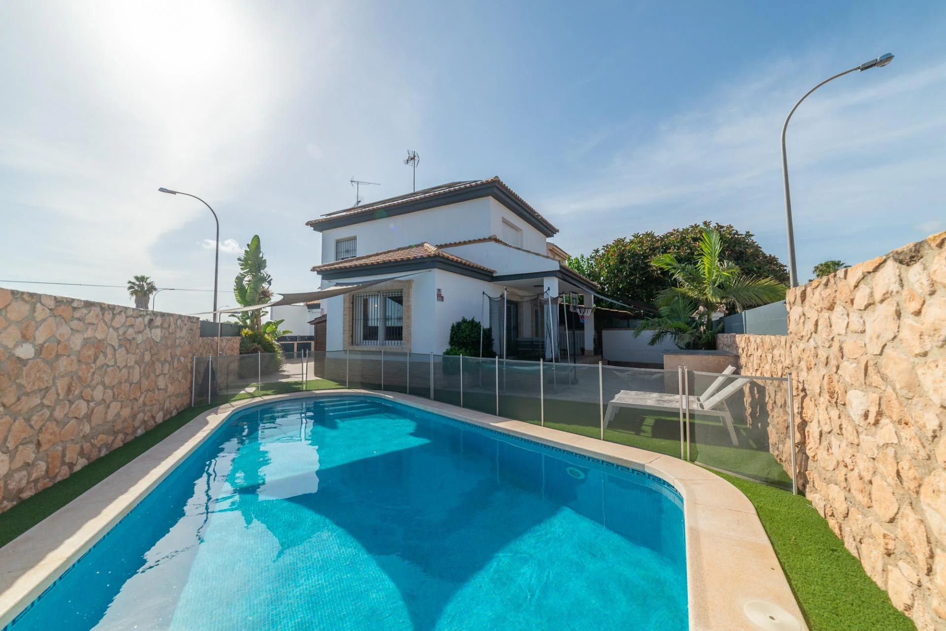 Chalet reformado con piscina privada