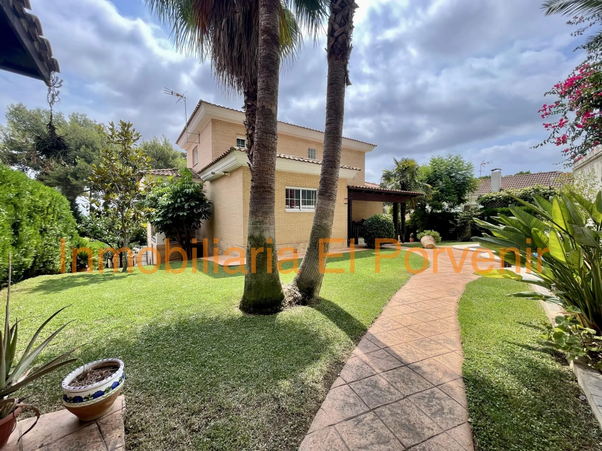 Chalet en El Vedat con parcela de 672 m²