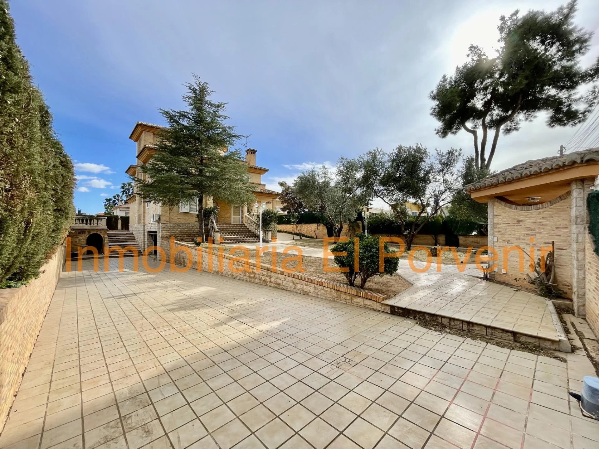 Independent chalet with private pool