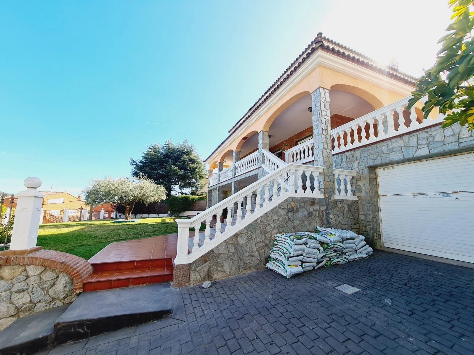 Casa en Badalona de 482 m² con jardines