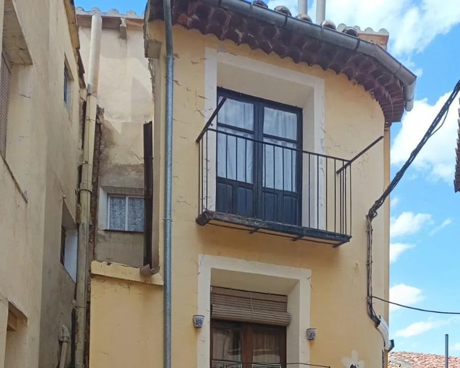 Casa de tres plantas en Montalbán, cinco dormitorios